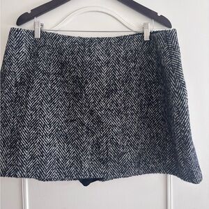NWOT Abercrombie Scarlett Herringbone Mini Skort - Black - XL